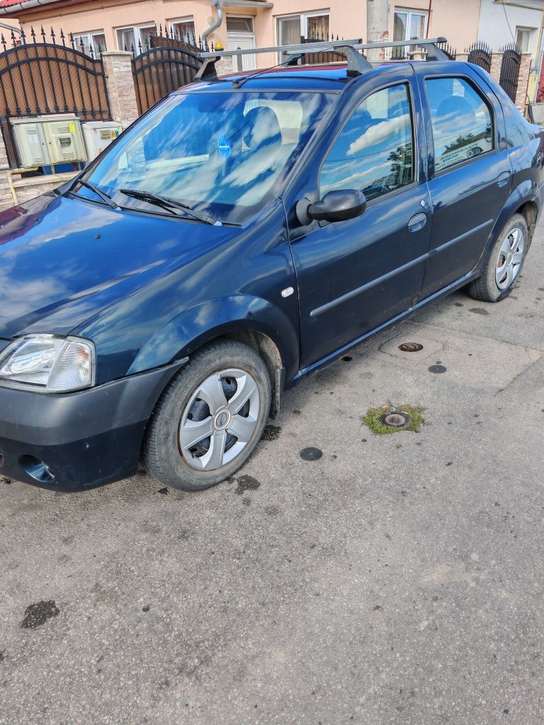 Vând Dacia Logan