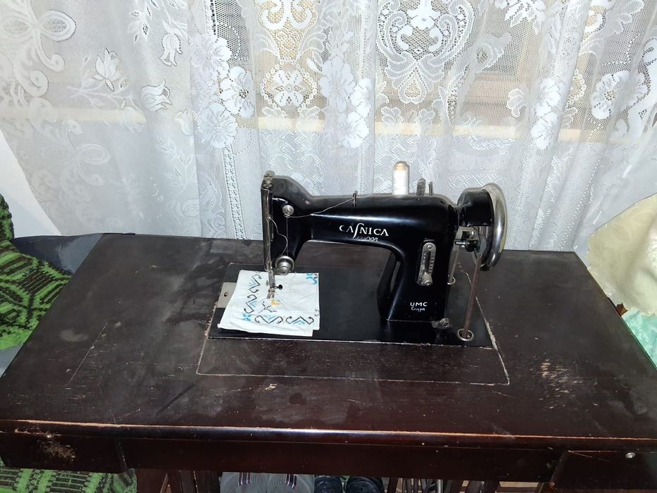 Mașină de cusut SINGER