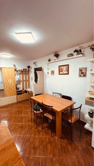 PROPRIETAR Vand apartament cu 2 camere,parter inalt + boxa