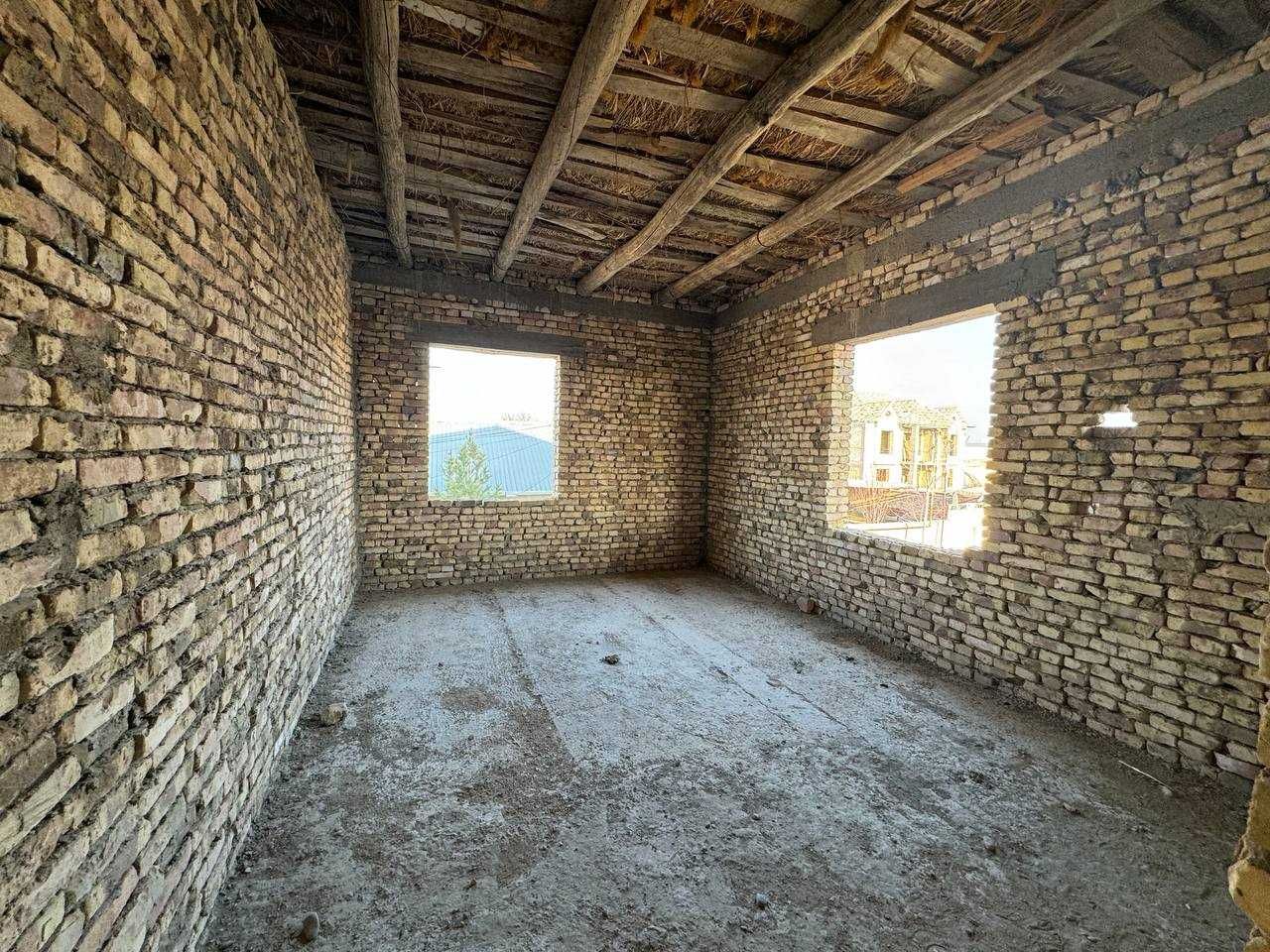 2.8 Sotiqli karobka holatdagi hovli sotiladi.