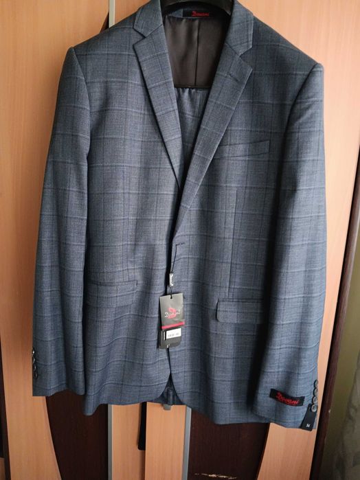 costum barbatesc nou cu eticheta