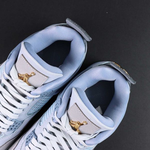 Обувки Air Jordan 4 Retro UNC Tar Heels PE