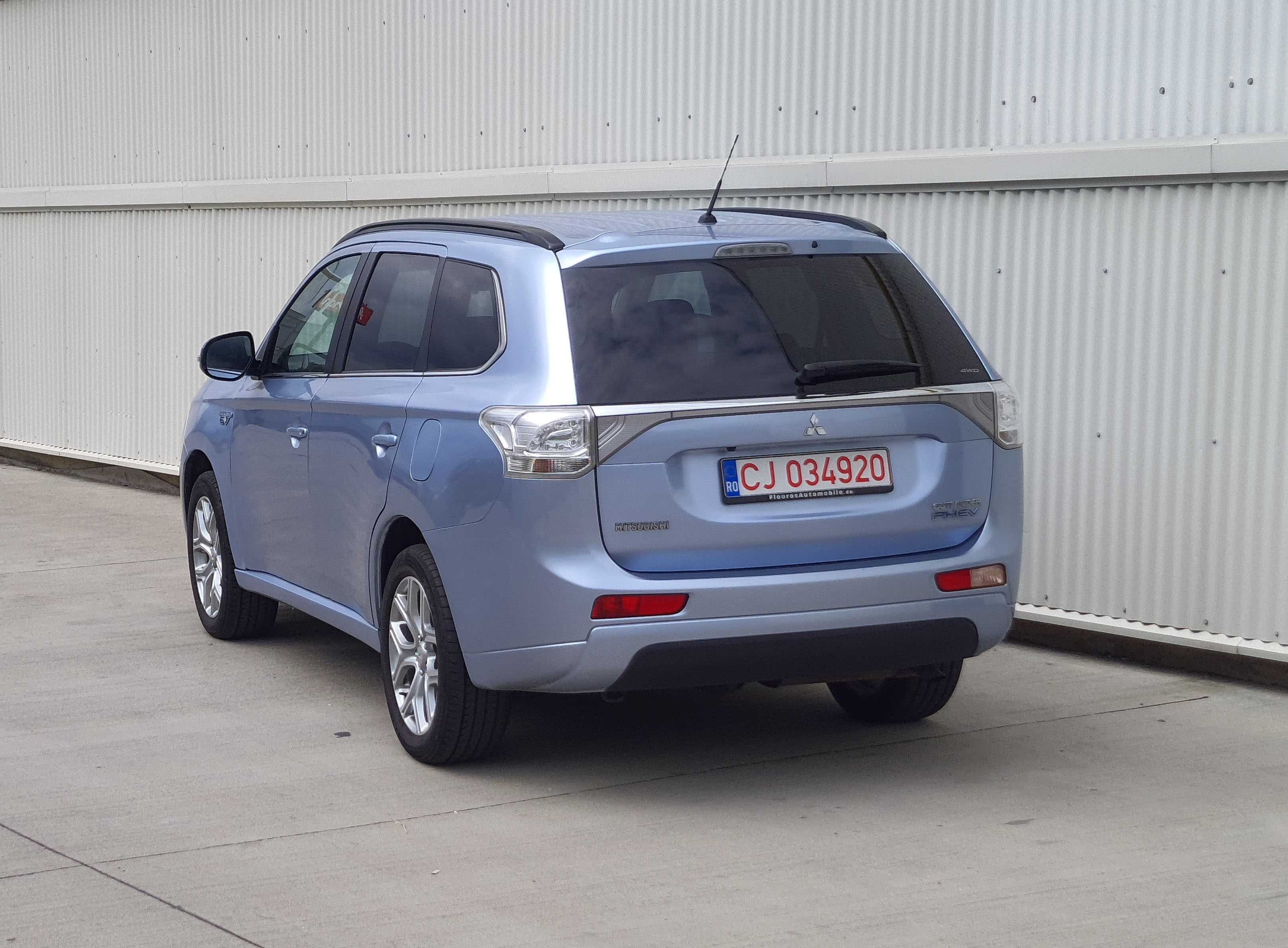 Mitsubishi Outlander 4x4 PlugIn Hybrid 2.0 Benzina/Electrica