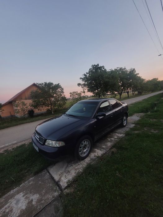 Vând Audi A4 B5 1.8