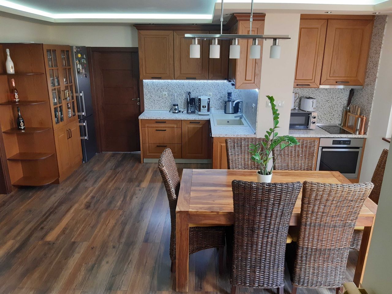 Продава се Тристаен апартамент в Сливен, Младост - 80 кв.м за 1663 €/кв.м - Снимка #1