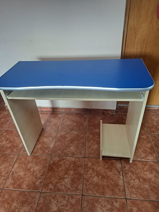 Vand birou băieți, 75 lei