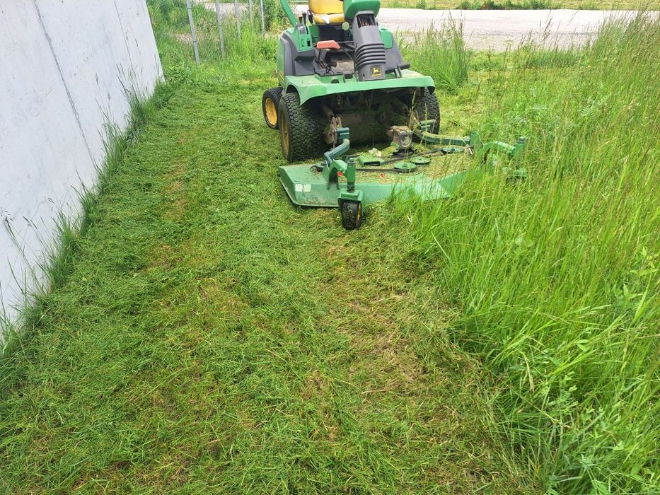 Tractoras cu tocator resturi vegetale 4x4