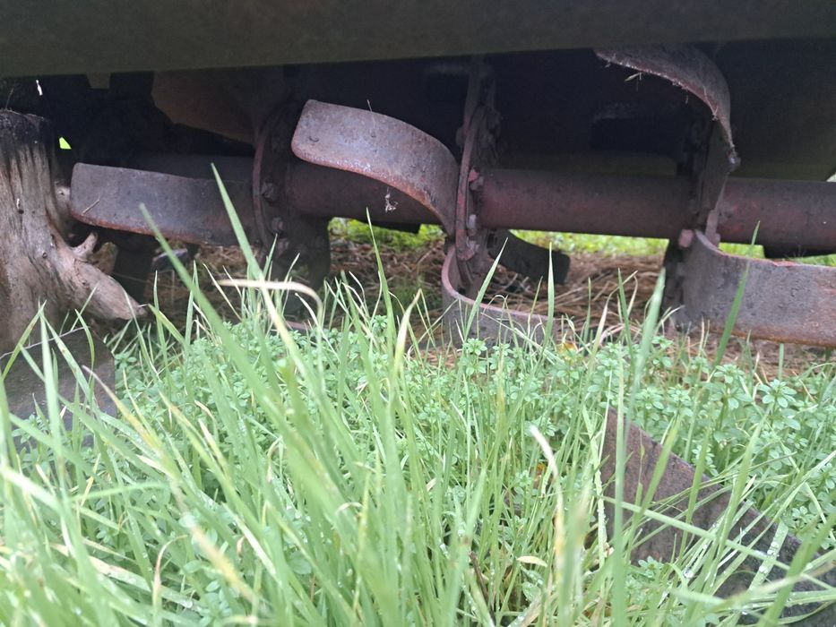 Продавам трактор с инвентар