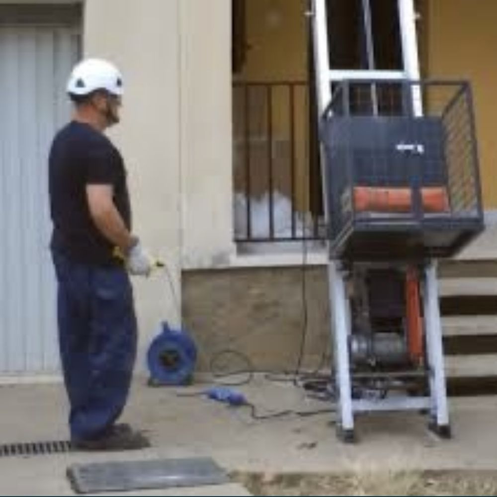 Inchiriez lift exterior pentru materiale
