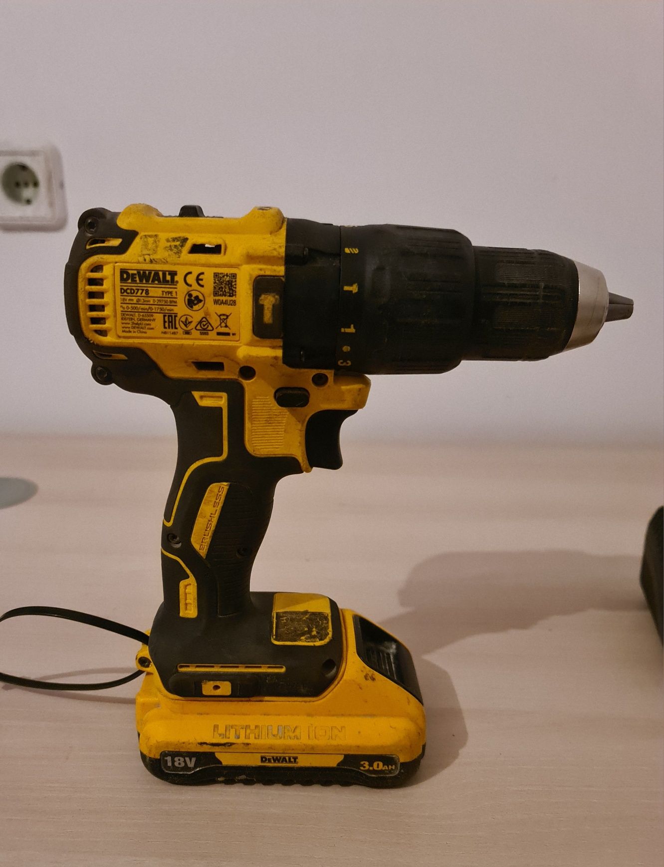 DeWalt 18V set autofiletante acumulator si motor brushless