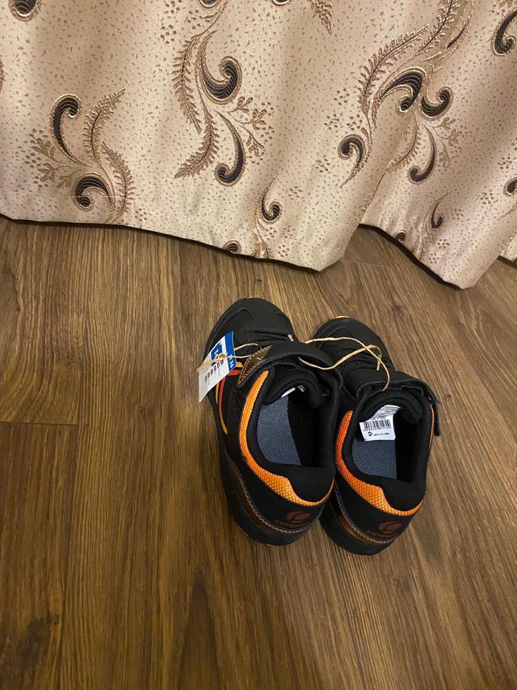 Adidasi  decathlon