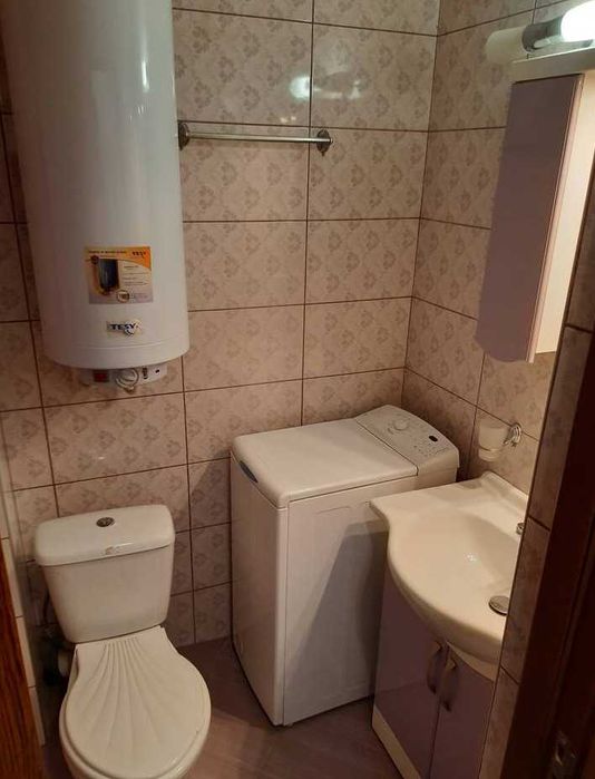 Дава се под наем Двустаен апартамент в Бургас, Център - 50 кв.м за 175 € - Снимка #3