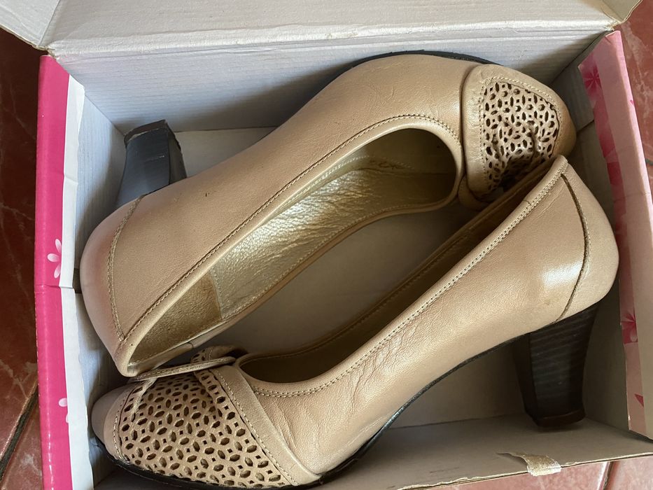 Дамски обувки от естествена кожа, номер 37, обувани за повод