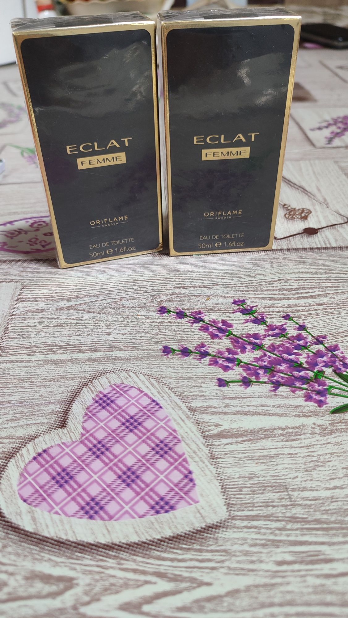 Vând parfum: ECLAT FEMME