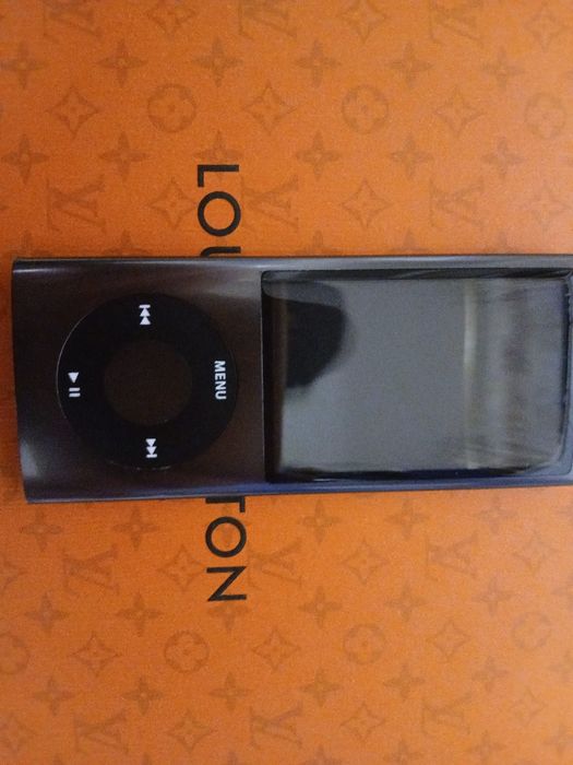 Assalom alekum Ipod Sotiladi holati yangidek tinniq ishlab turdibdi