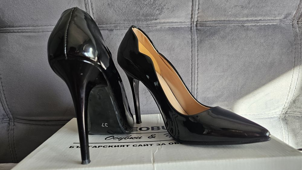 Обувки на висок ток - нови