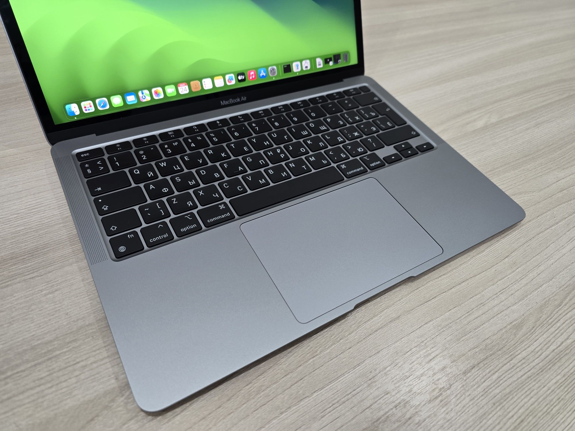 Apple MacBook, M1, Ram 8Gb, SSD 256Gb, Display Retina 2K