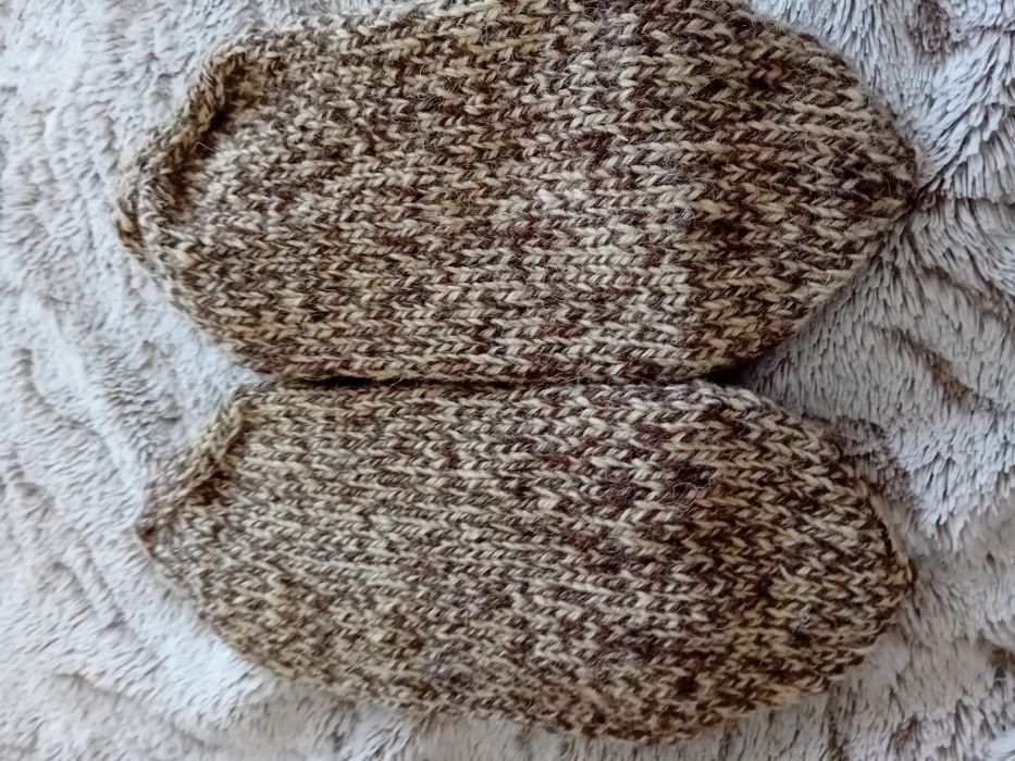 За топли крачета ръчно плетено  вълнени чорапи