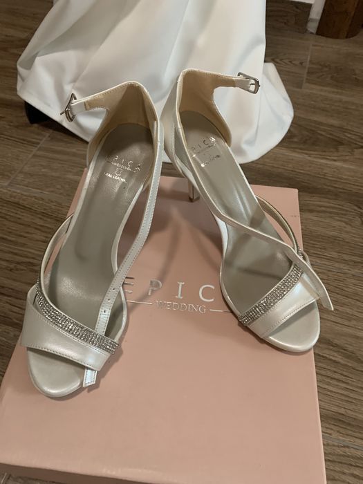 Rochie mireasa lucrata la atelier Oana Lupas