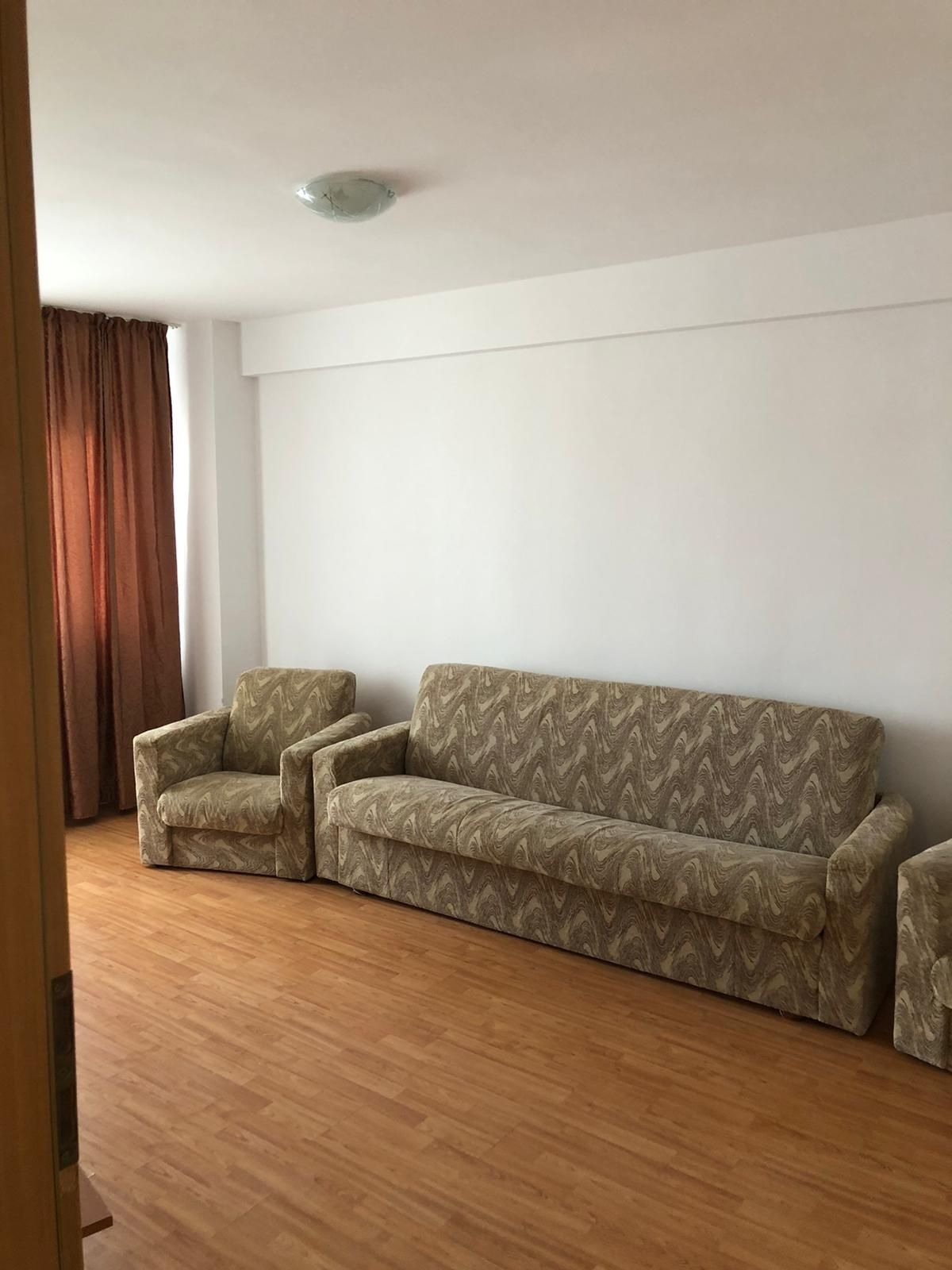 Închiriez apartament 2 care trivale complexul 2 etajul 4 pitesti