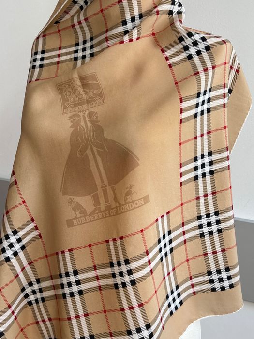 Burberry оригинален нежен копринен шал