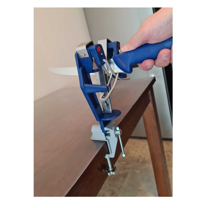 Dispozitiv ascutit cutite prindere tip menghina pentru blat maxim 25mm