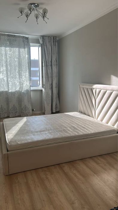 Спальный кровать с матрасом