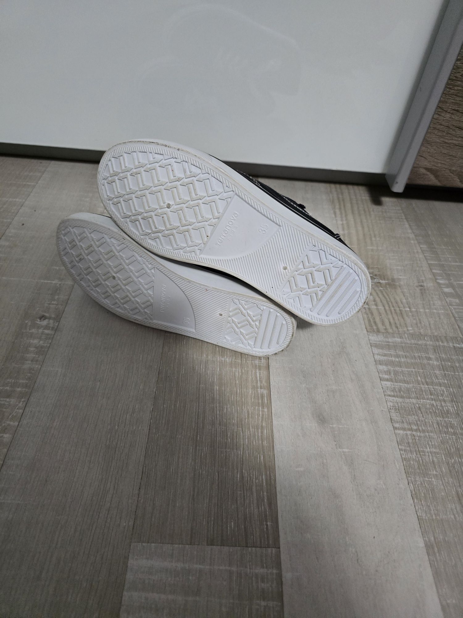 Маратонки и платненки за игра 34 и 35н.Adidas,Decathlon