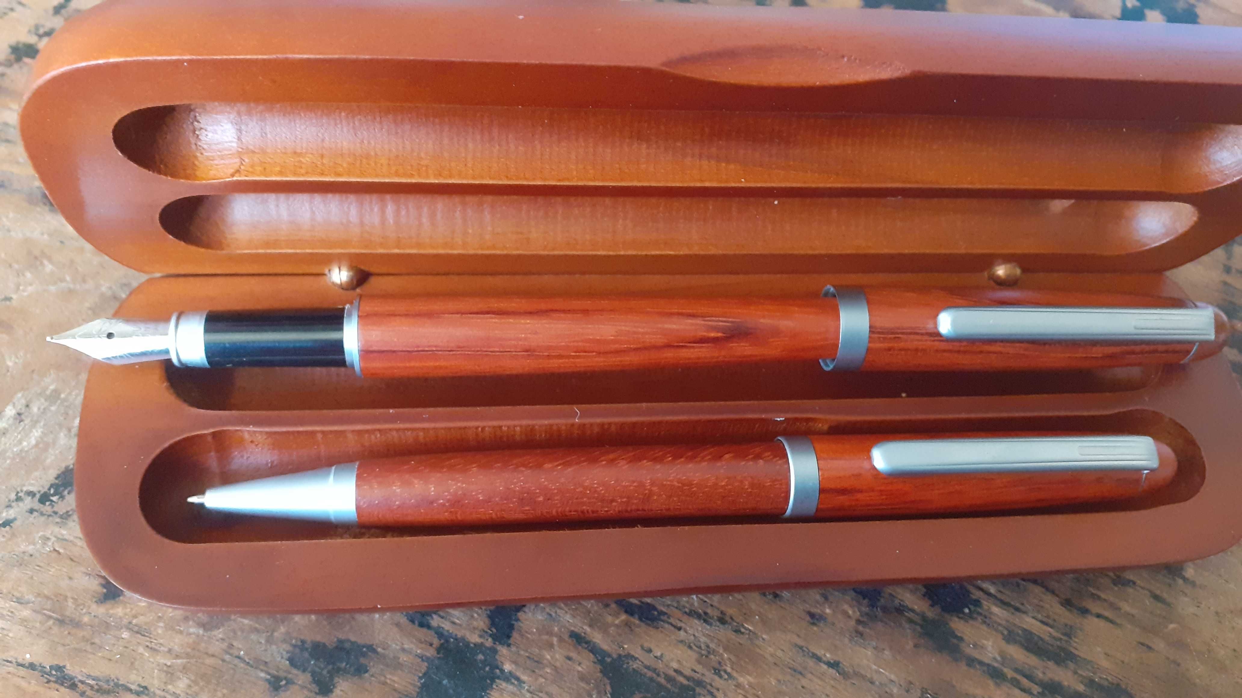 писалка и химикалка комплект в подаръчна кутия разни