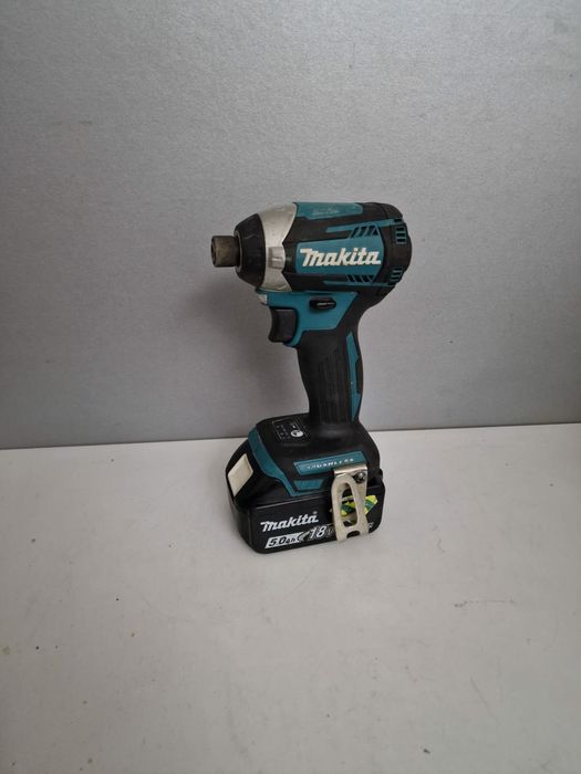 Makita DTD 154 Mașina de înșurubat cu impact Brushless 5.0AH 2024