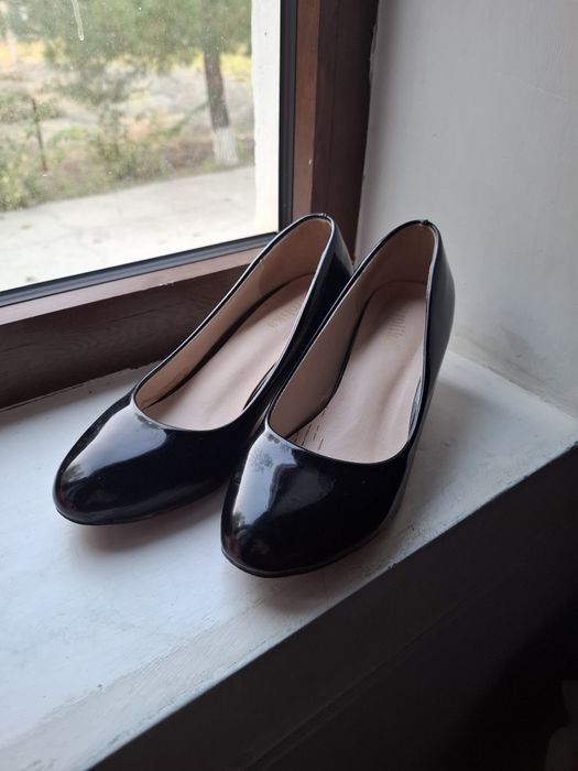 Poshnali tufli sotiladi