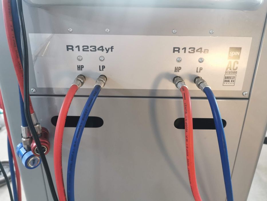 Машина за автоклиматици BREEZE TOUCH DUAL X4 за R134a и 1234yf