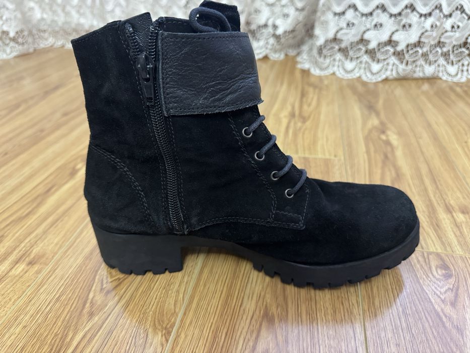 Vand ghete piele intoarsa marimea   38