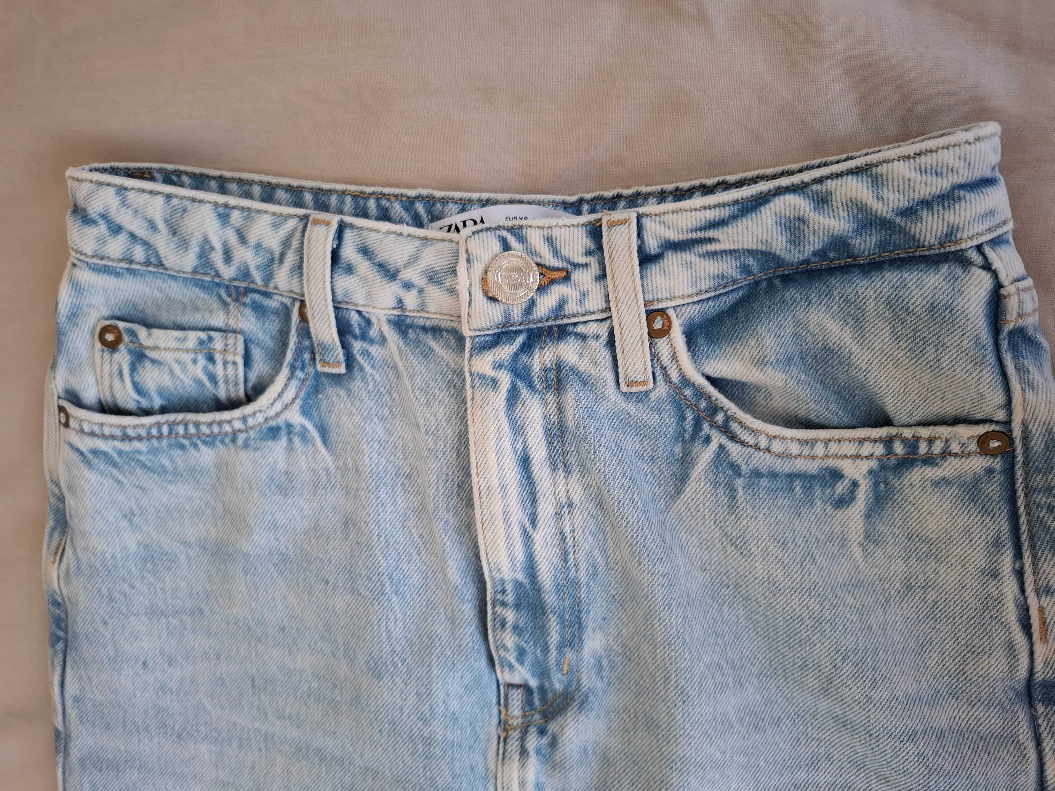 ZARA, Дънкова пола с декоративни скъсвания и разнищен подгъв.