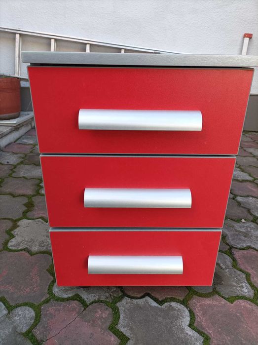 Vand set birou Ikea si comoda pat / rollbox in stare foarte buna