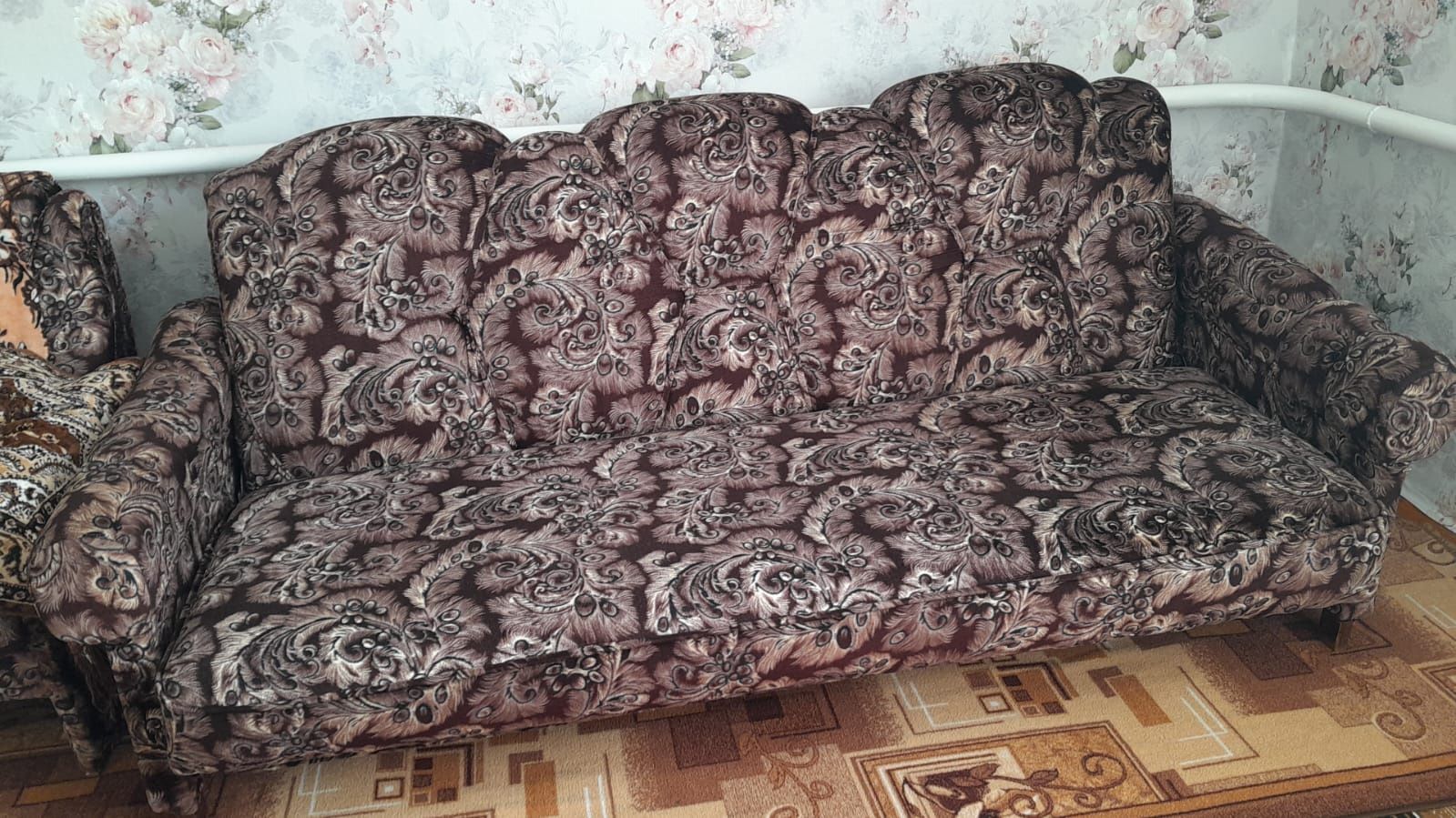 Продам диван в хорошем состоянии, раскладывается, обтянутый