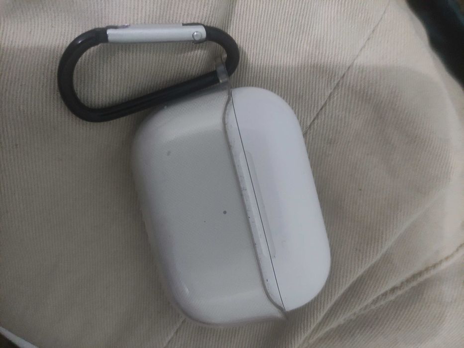 Наушники аир подс новые почти носил всего пару раз