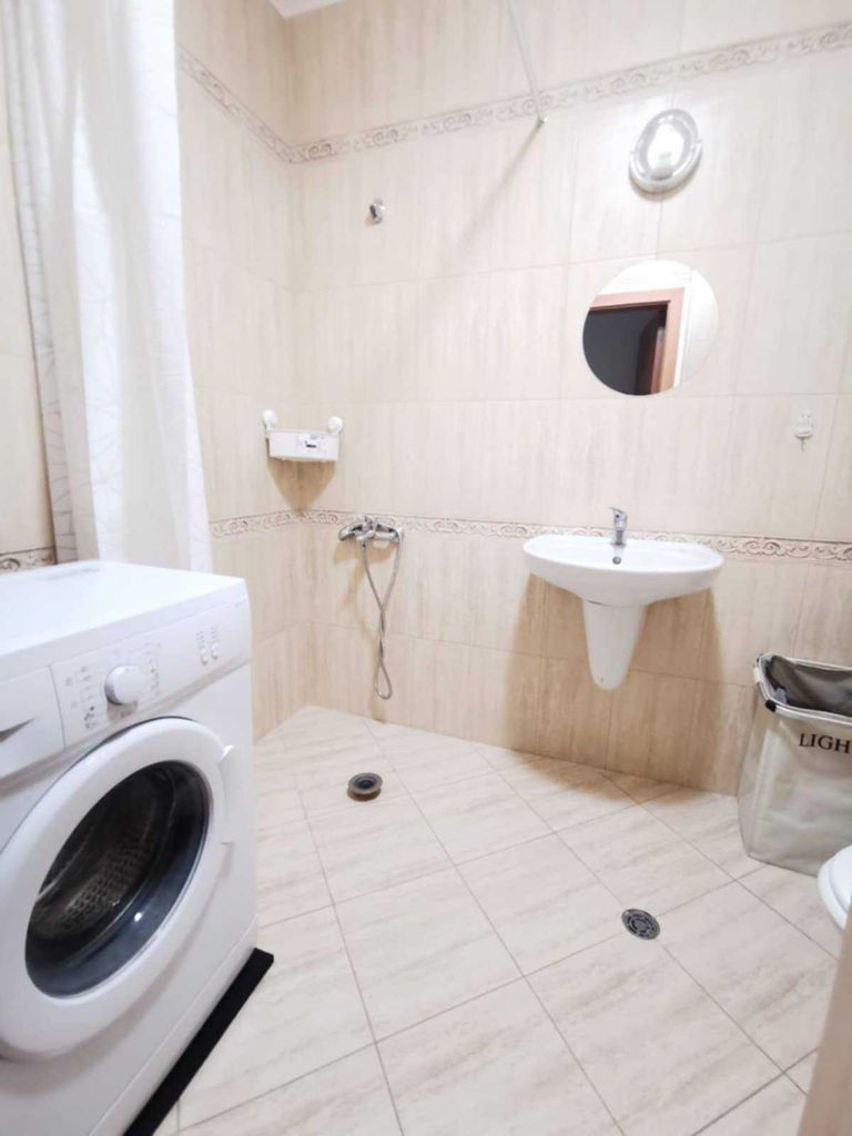 Дава се под наем Тристаен апартамент в София, Надежда 4 - 130 кв.м за 775 € - Снимка #9