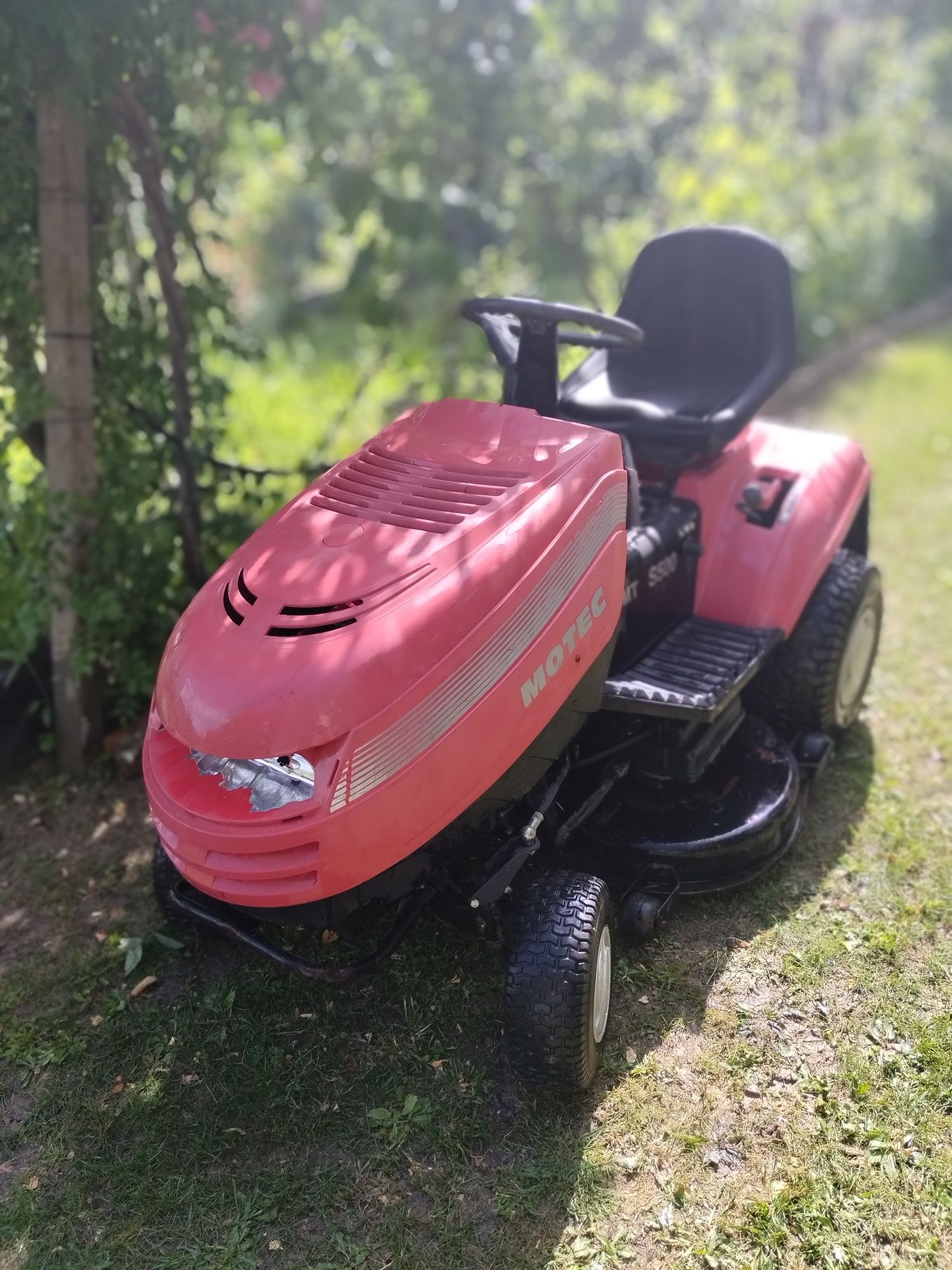Tractoras de tuns iarba adus din Germania motor 15.5 cp