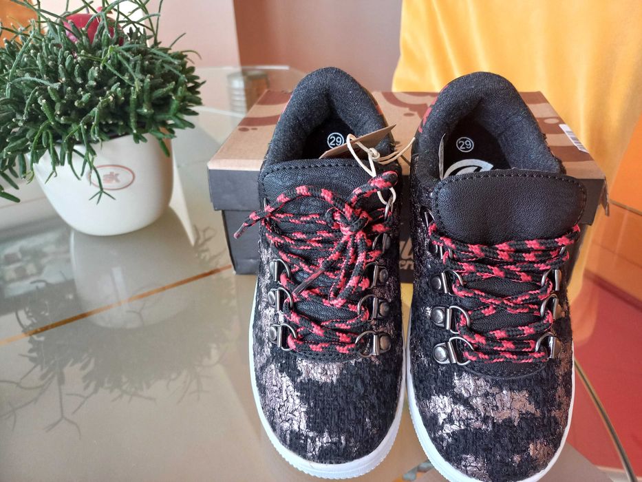 Детски спортни текстилни обувки