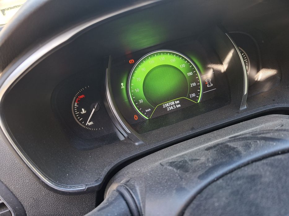 Vând Renault Megan 4 2017 avariat