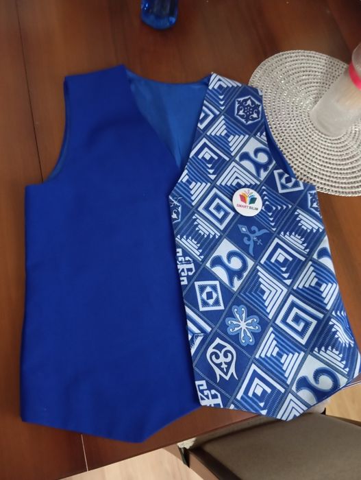 Жилетка в школу продам