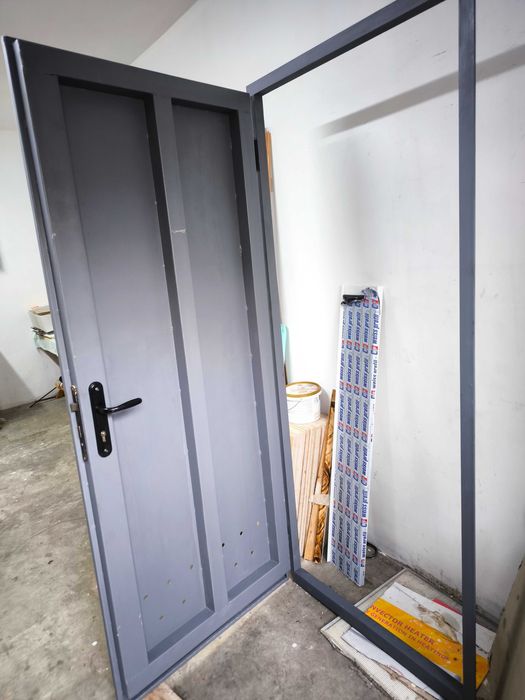 Метална врата за маза