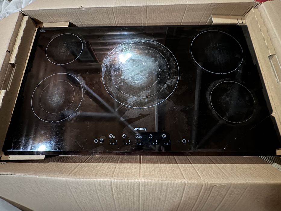 5 комфорная электрическая варочная плита, в рабочем состоянии