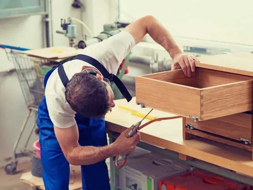 Разборка и сборка мебели — услуги опытного мебельщика!