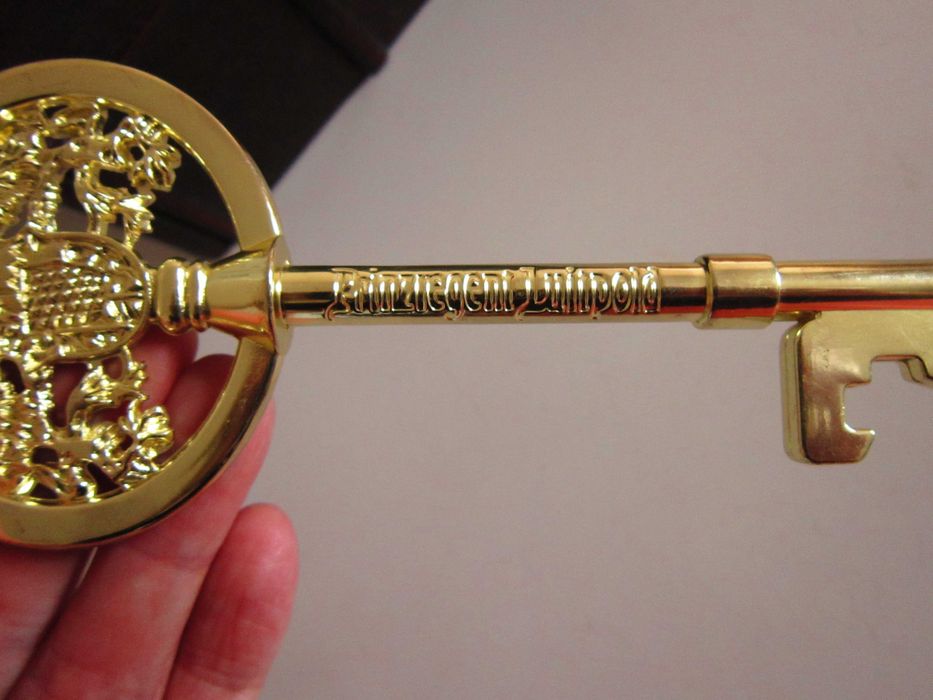 cadou rar Cheie desfacator sticle BERE alama aurita König Germany 1970