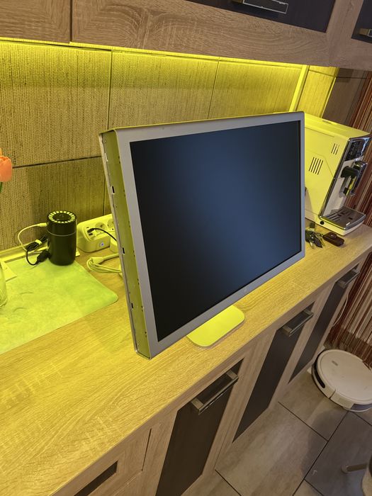 Apple cinema display monitor