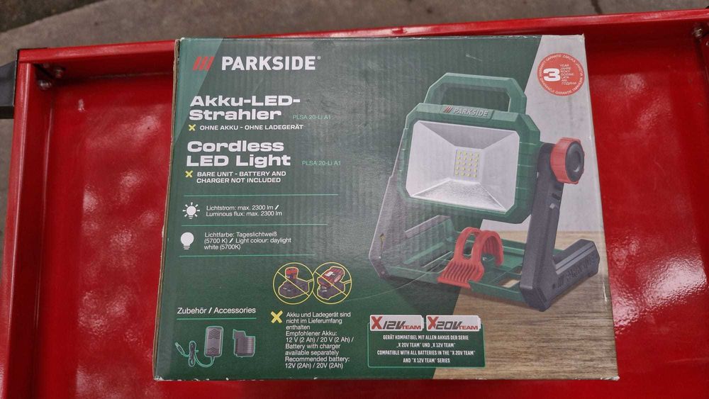 Proiector parkside 20V / 12V si 220V