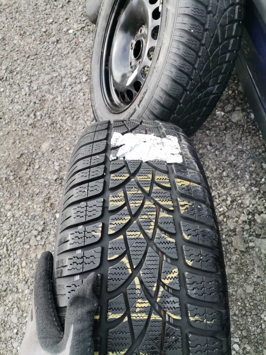 Dunlop 215/65 R16 nerulate în romania folosite doar o lună