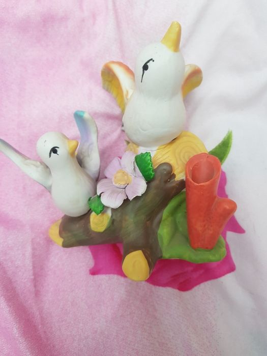 Bibelouri portelan din timpul comunismului.